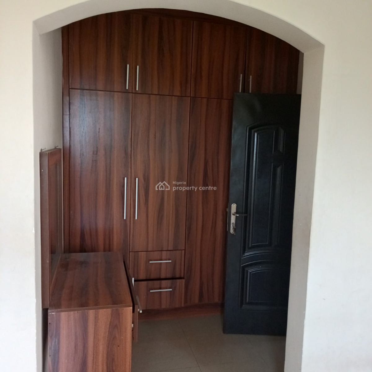 Share Apartment at Lekki Scheme 2 Off Abraham Adesanya Estate Ajah, Lekki Scheme 2 Off Abraham Adesanya Estate Ajah, Ajah, Lagos, Self Contain (single Rooms) for Rent