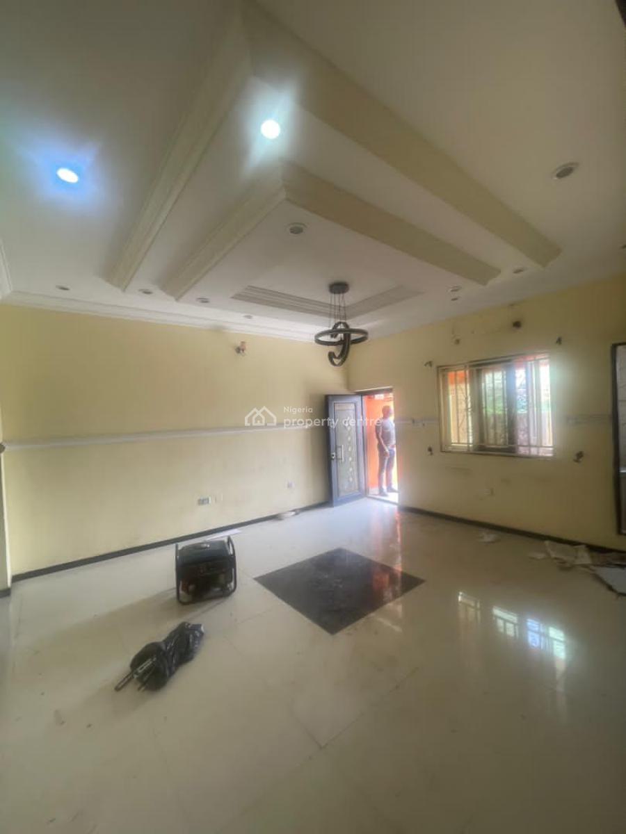 Clean & Decent 3 Bedroom Flat Apartment, Gateway Gra, Gra Phase 1, Magodo, Lagos, Flat / Apartment for Rent
