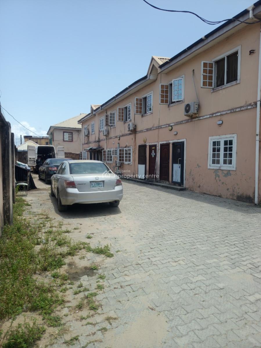 Massive 8 Units of 2 Bedroom and 4 Units of Room & Parlor, Ologunfe, Awoyaya, Ibeju Lekki, Lagos, Block of Flats for Sale