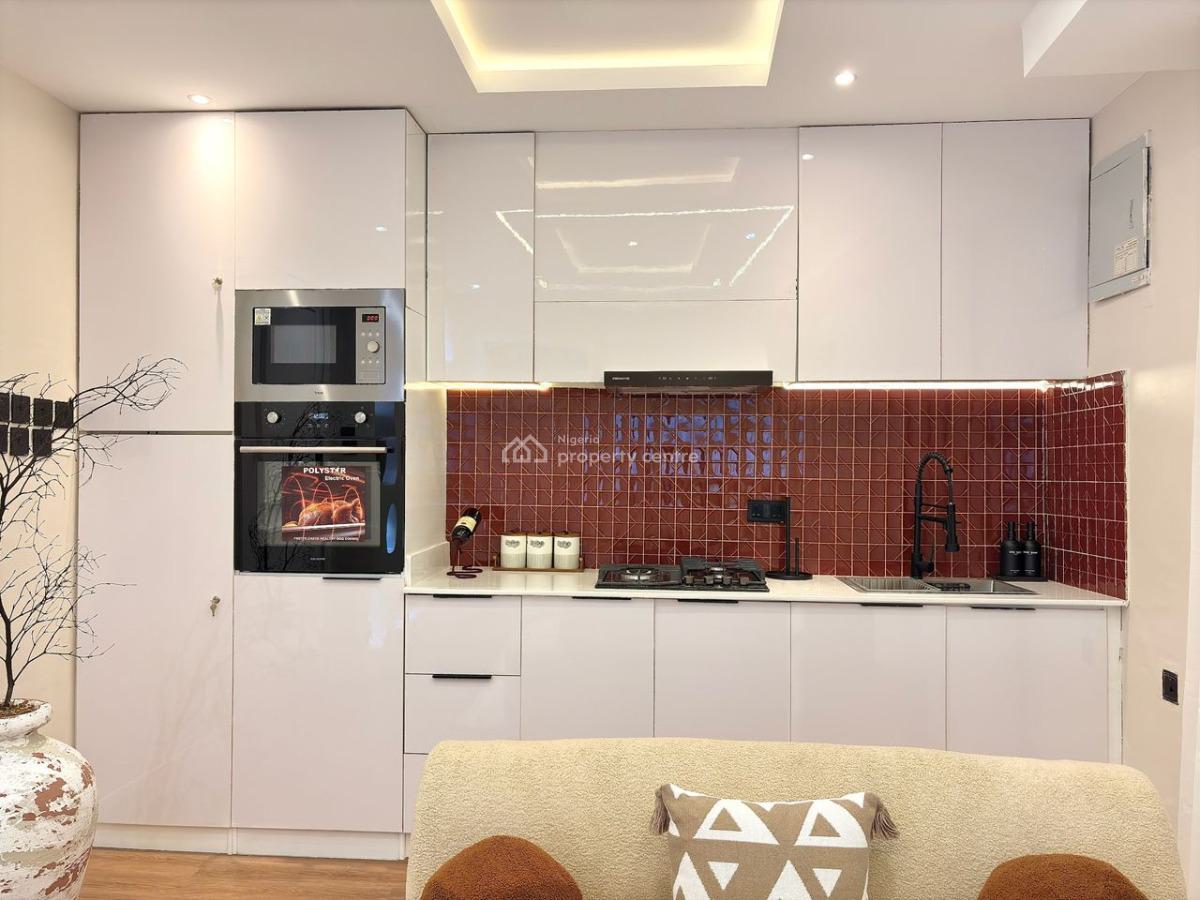 Cozy 1 Bedroom Apartment W/pool, Balcony & Other Mod Cons, Off Admiralty Way, Lekki Phase 1, Lekki, Lagos, Mini Flat (room and Parlour) Short Let