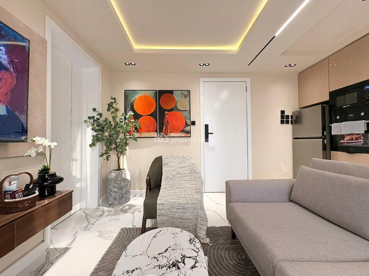 Chic Boutique 1 Bedroom Apartment W/pool, Gym & Balcony, Off Admiralty Way, Lekki Phase 1, Lekki, Lagos, Mini Flat (room and Parlour) Short Let