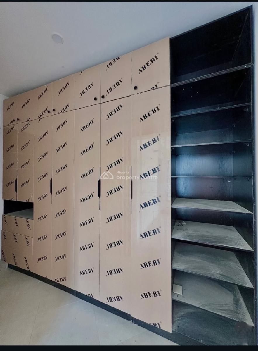 4 Bedroom Spacious Apartment, Lekki Phase 1 Admiralty, Lekki, Lagos, Flat / Apartment for Sale
