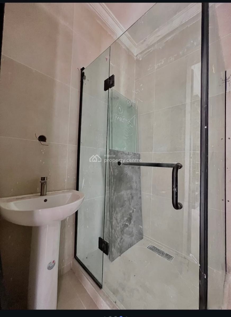 4 Bedroom Spacious Apartment, Lekki Phase 1 Admiralty, Lekki, Lagos, Flat / Apartment for Sale