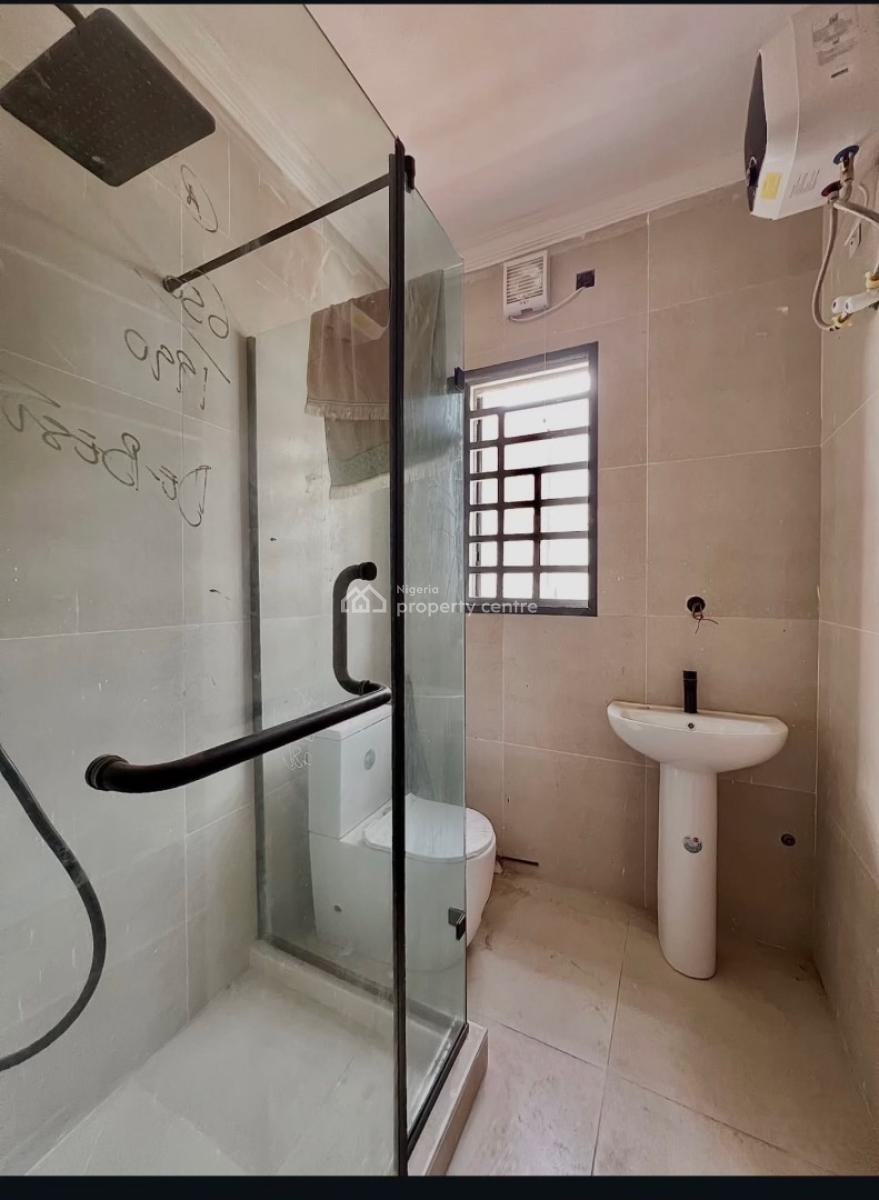 4 Bedroom Spacious Apartment, Lekki Phase 1 Admiralty, Lekki, Lagos, Flat / Apartment for Sale