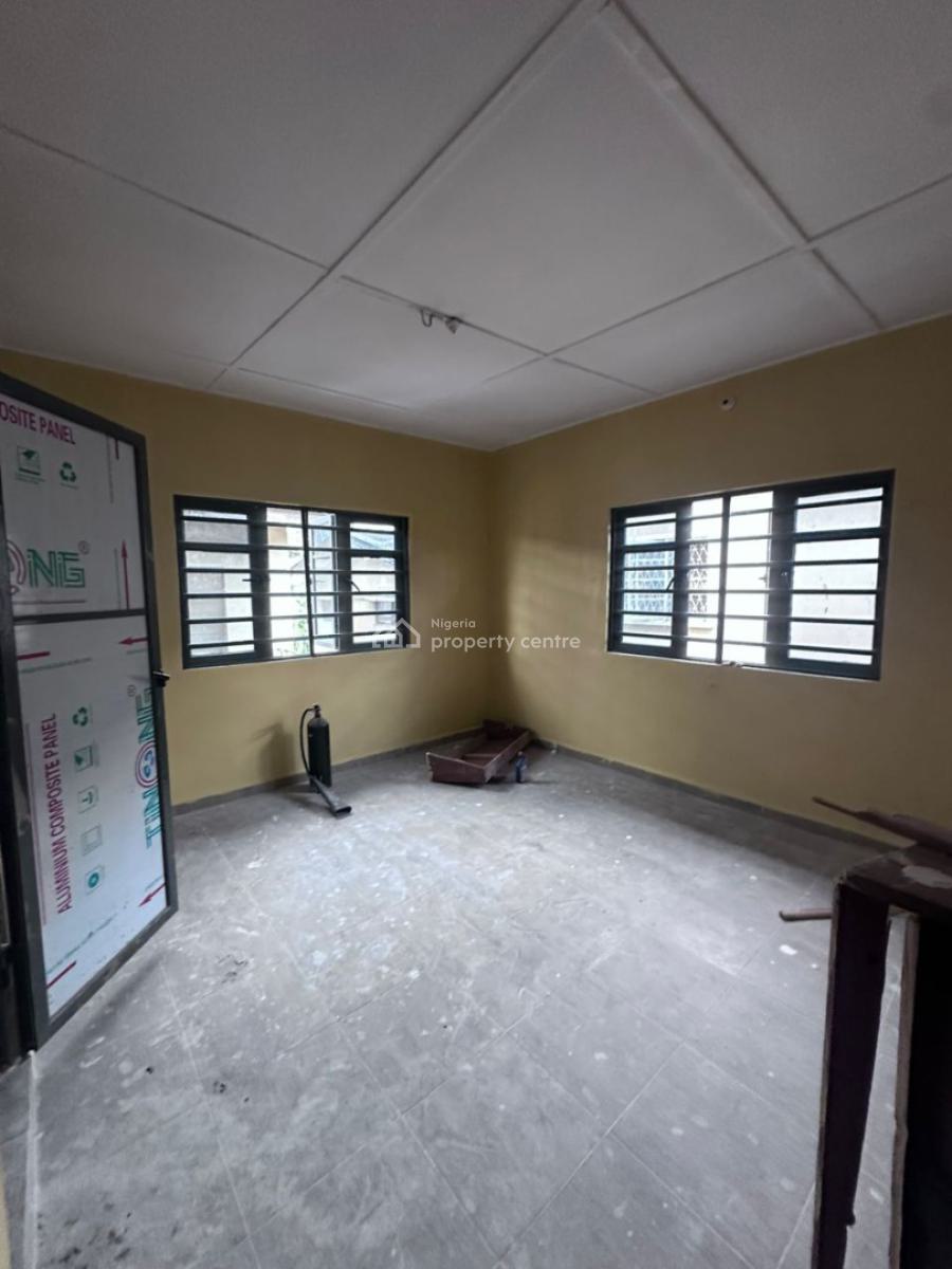 Newly Renovated Spacious 2bedroom Apartment Upstairs All Room En-suite, Surulere, Lagos, Flat / Apartment for Rent
