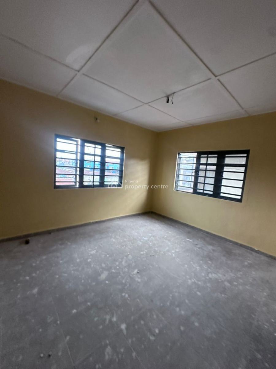 Newly Renovated Spacious 2bedroom Apartment Upstairs All Room En-suite, Surulere, Lagos, Flat / Apartment for Rent