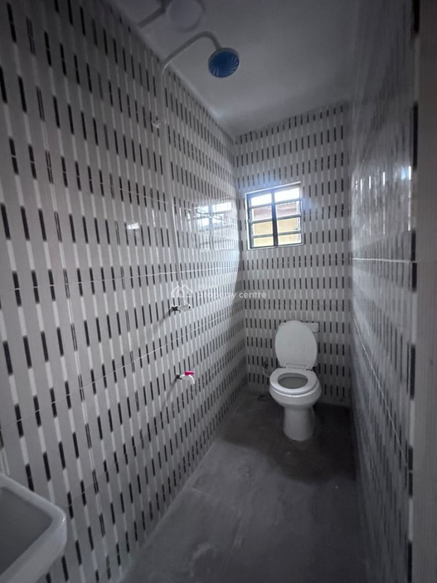 Newly Renovated Spacious 2bedroom Apartment Upstairs All Room En-suite, Surulere, Lagos, Flat / Apartment for Rent