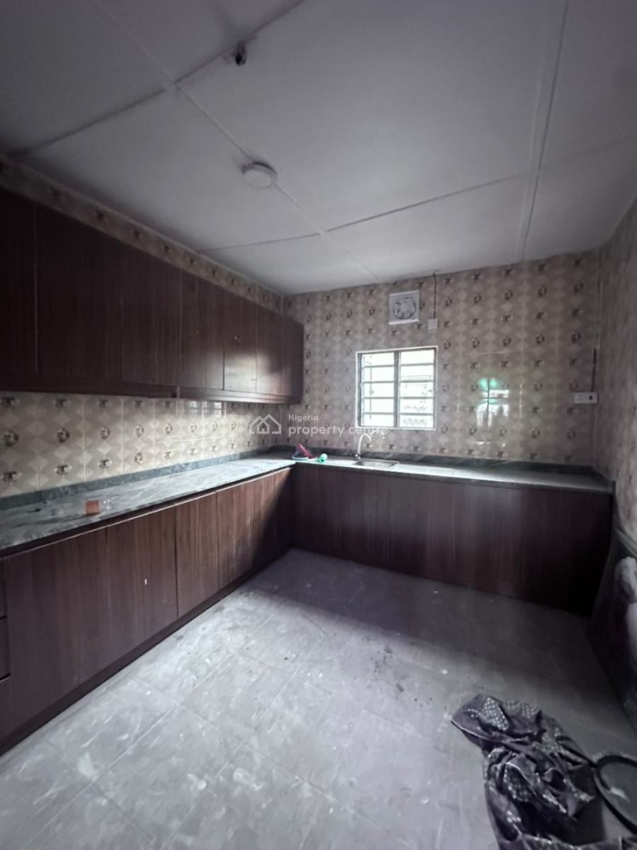 Newly Renovated Spacious 2bedroom Apartment Upstairs All Room En-suite, Surulere, Lagos, Flat / Apartment for Rent