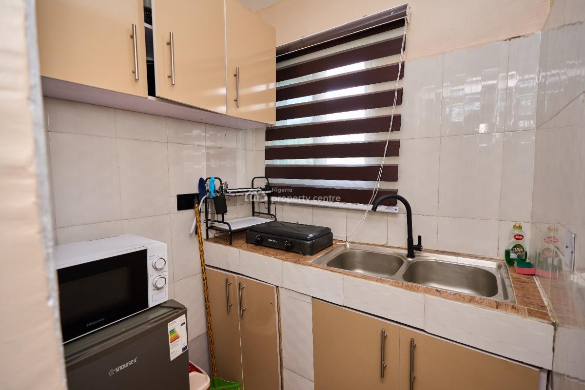 L & L Lighthouse 1 Bedroom Apartment, Layi Otegbade Street, Pedro, Gbagada, Lagos, Flat / Apartment Short Let