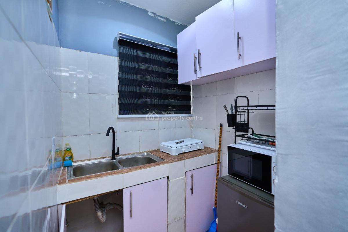 L & L Cityview 1 Bedroom Apartment, Layi Otegbade Street, Pedro, Gbagada, Lagos, Flat / Apartment Short Let