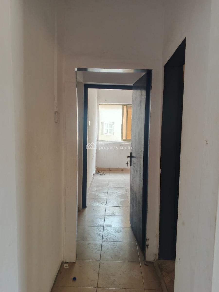 Beautiful Spacious 2 Bedroom Flat with 3 Toilet Upstairs, Well Secured Estate Off Awolowo Way Ikeja, Ikeja, Lagos, Flat / Apartment for Rent