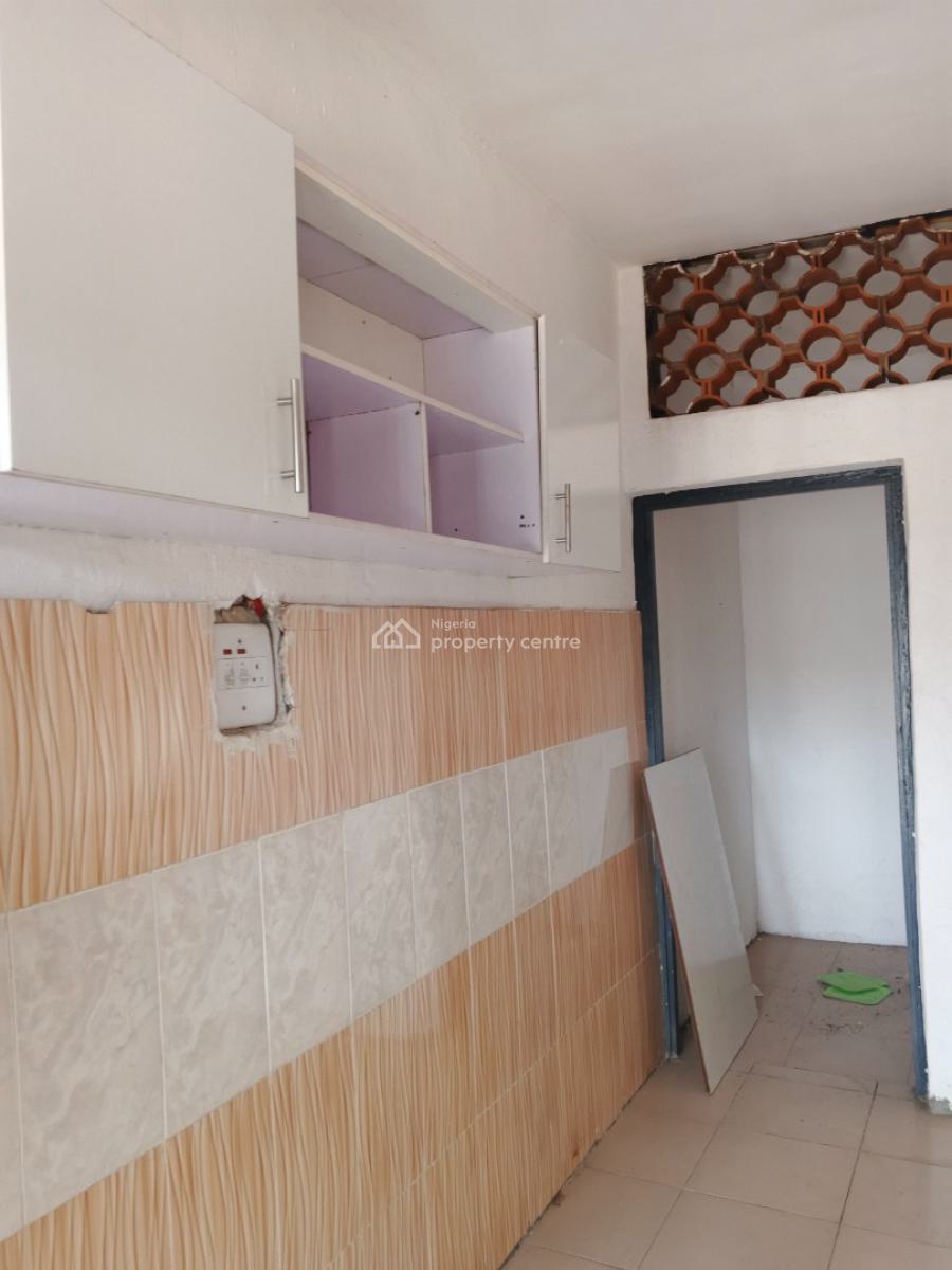 Beautiful Spacious 2 Bedroom Flat with 3 Toilet Upstairs, Well Secured Estate Off Awolowo Way Ikeja, Ikeja, Lagos, Flat / Apartment for Rent