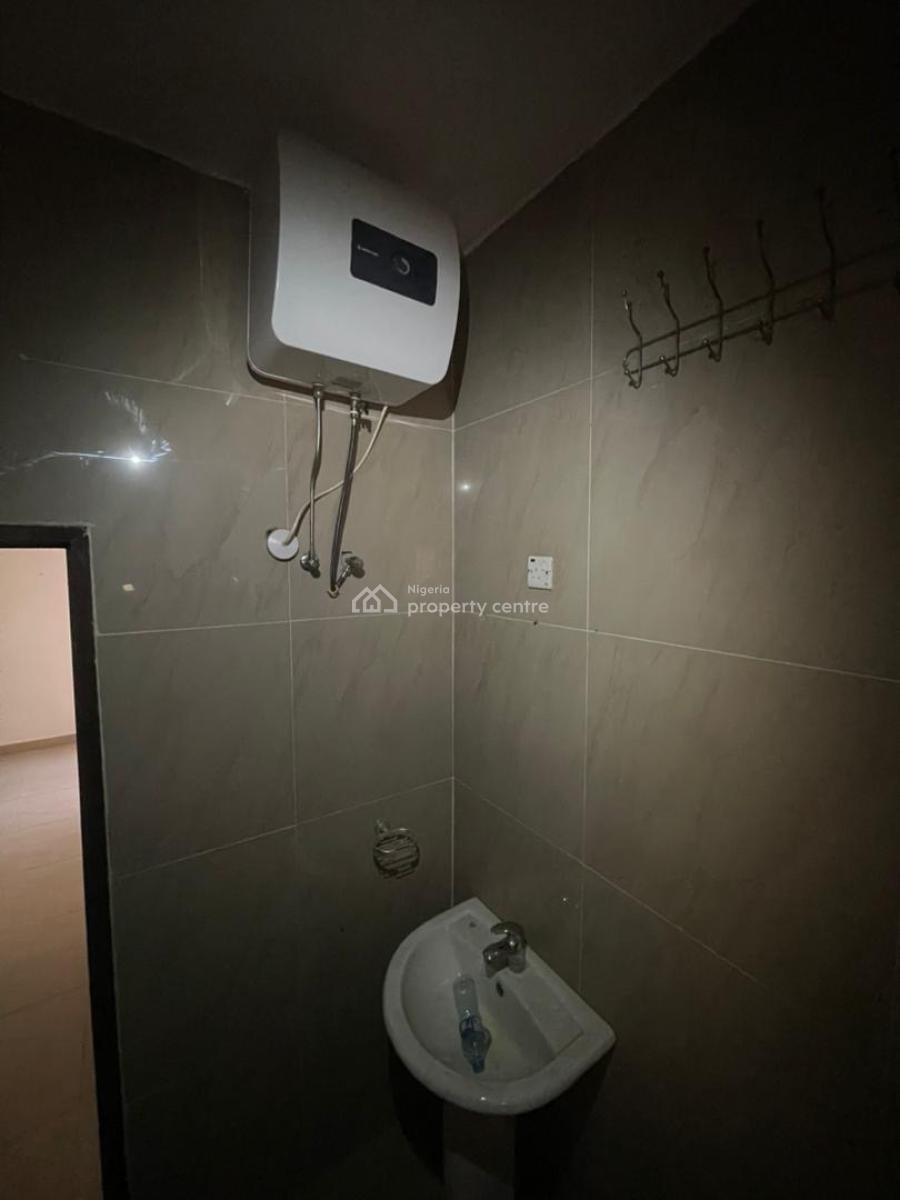 Spacious One Bedroom Apartment in a Good Neighborhood, Utako, Abuja, Flat / Apartment for Rent