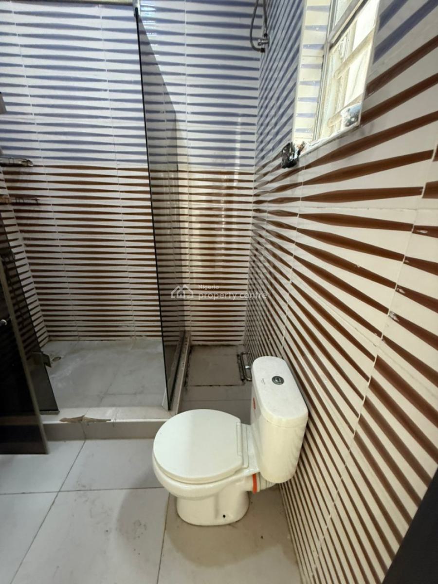 Spacious Semi Masters Bedroom Upstairs  Sharing Fitted Kitchen, Orchid Road, Lekki, Lagos, Flat / Apartment for Rent