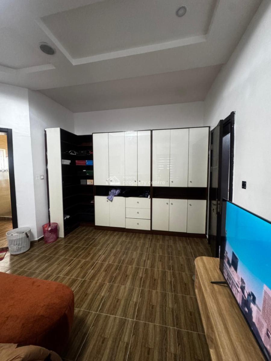 Partly Furnished Spacious Massive Masters Bedroom Sharing Kitchen, Orchid Road, Lekki, Lagos, Flat / Apartment for Rent