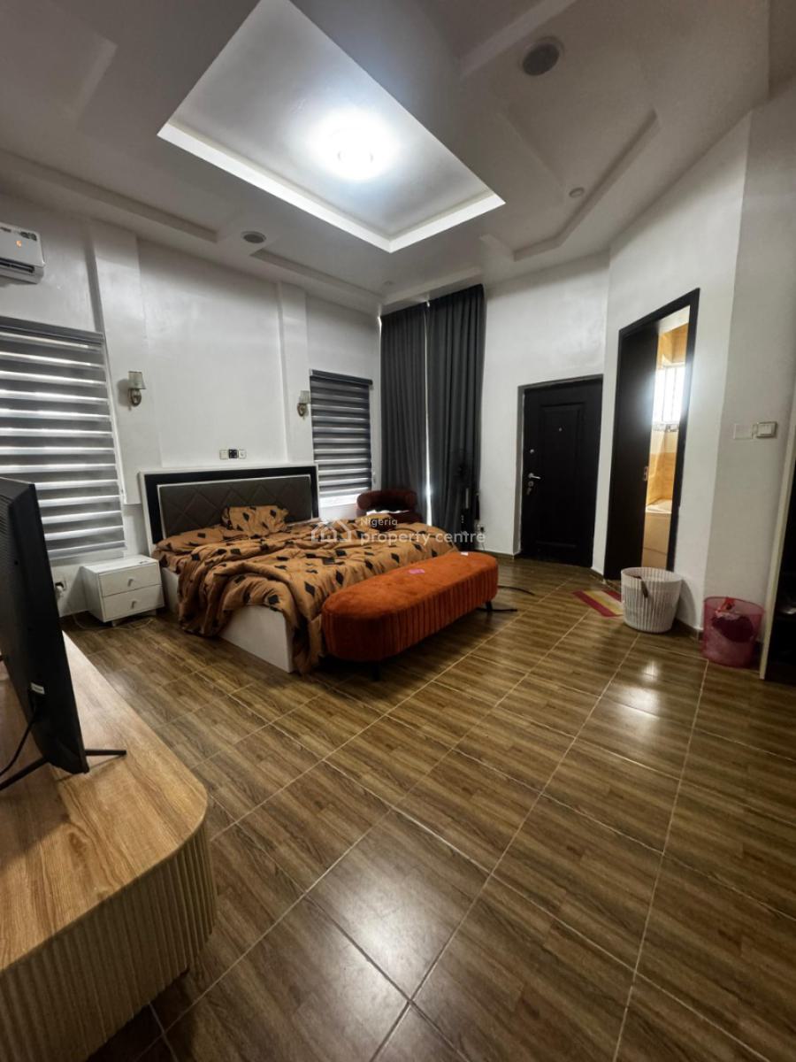 Partly Furnished Spacious Massive Masters Bedroom Sharing Kitchen, Orchid Road, Lekki, Lagos, Flat / Apartment for Rent