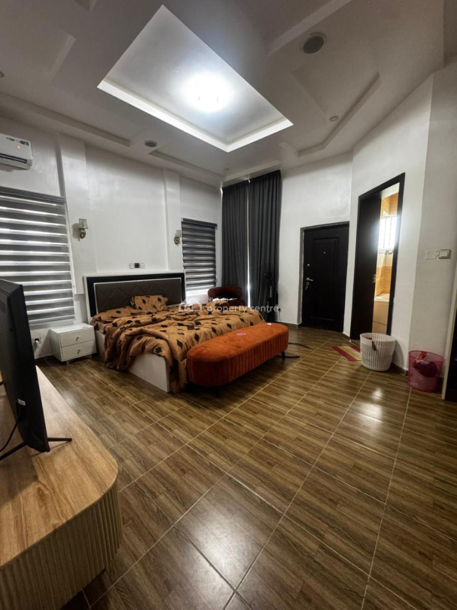 Partly Furnished Spacious Massive Masters Bedroom Sharing Kitchen, Orchid Road, Lekki, Lagos, Flat / Apartment for Rent