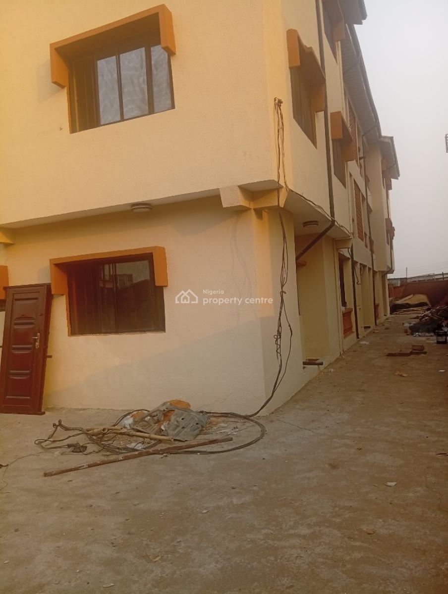 3 Bedrooms Flat with One Room Ensuite and Visitors Toilet, Off Ilaje Road, Bariga Lagos, Bariga, Shomolu, Lagos, House for Rent