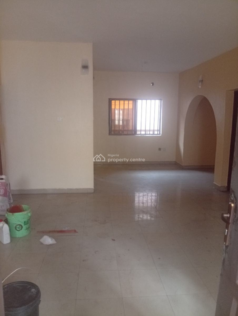 3 Bedrooms Flat with One Room Ensuite and Visitors Toilet, Off Ilaje Road, Bariga Lagos, Bariga, Shomolu, Lagos, House for Rent