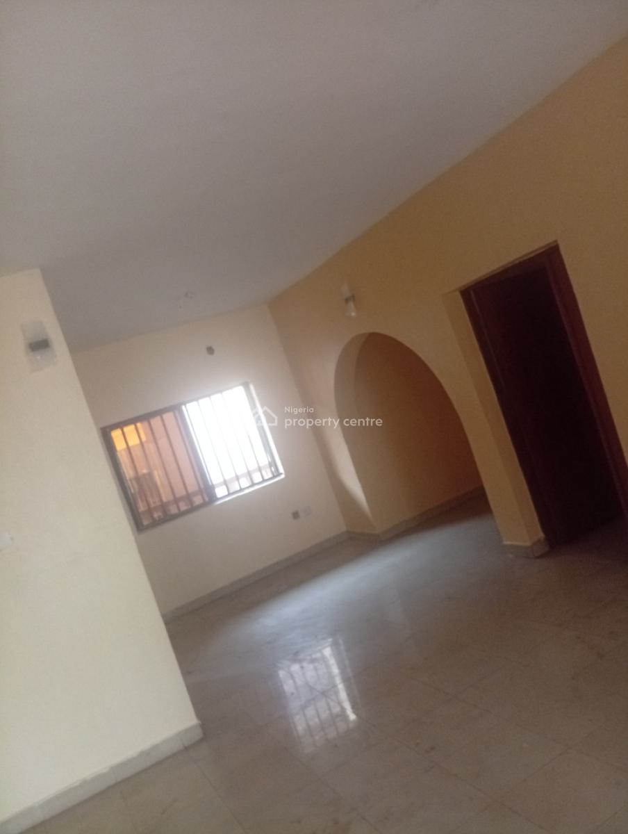 3 Bedrooms Flat with One Room Ensuite and Visitors Toilet, Off Ilaje Road, Bariga Lagos, Bariga, Shomolu, Lagos, House for Rent