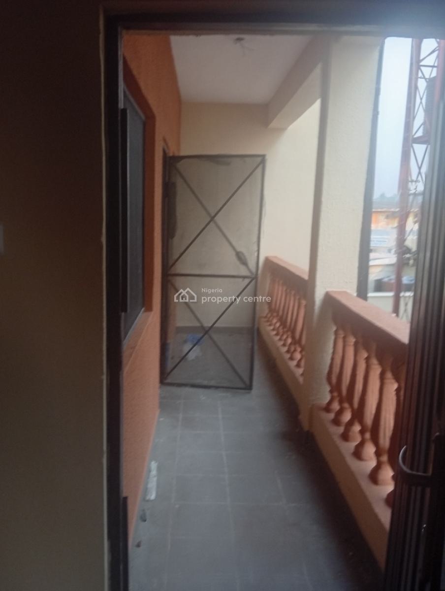3 Bedrooms Flat with One Room Ensuite and Visitors Toilet, Off Ilaje Road, Bariga Lagos, Bariga, Shomolu, Lagos, House for Rent