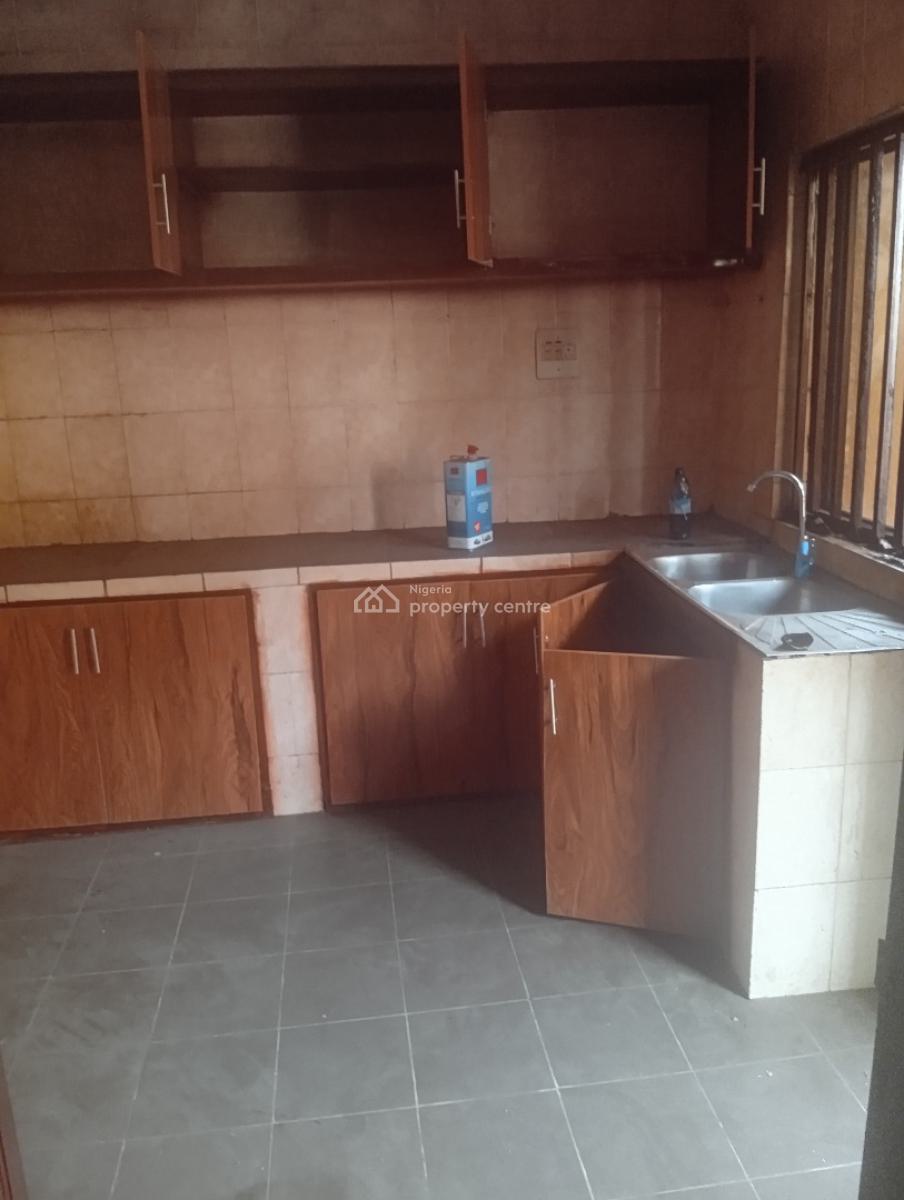 3 Bedrooms Flat with One Room Ensuite and Visitors Toilet, Off Ilaje Road, Bariga Lagos, Bariga, Shomolu, Lagos, House for Rent