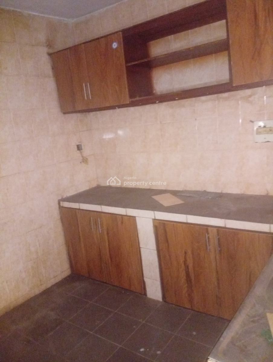 3 Bedrooms Flat with One Room Ensuite and Visitors Toilet, Off Ilaje Road, Bariga Lagos, Bariga, Shomolu, Lagos, House for Rent