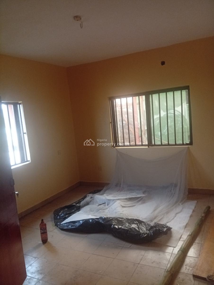3 Bedrooms Flat with One Room Ensuite and Visitors Toilet, Off Ilaje Road, Bariga Lagos, Bariga, Shomolu, Lagos, House for Rent
