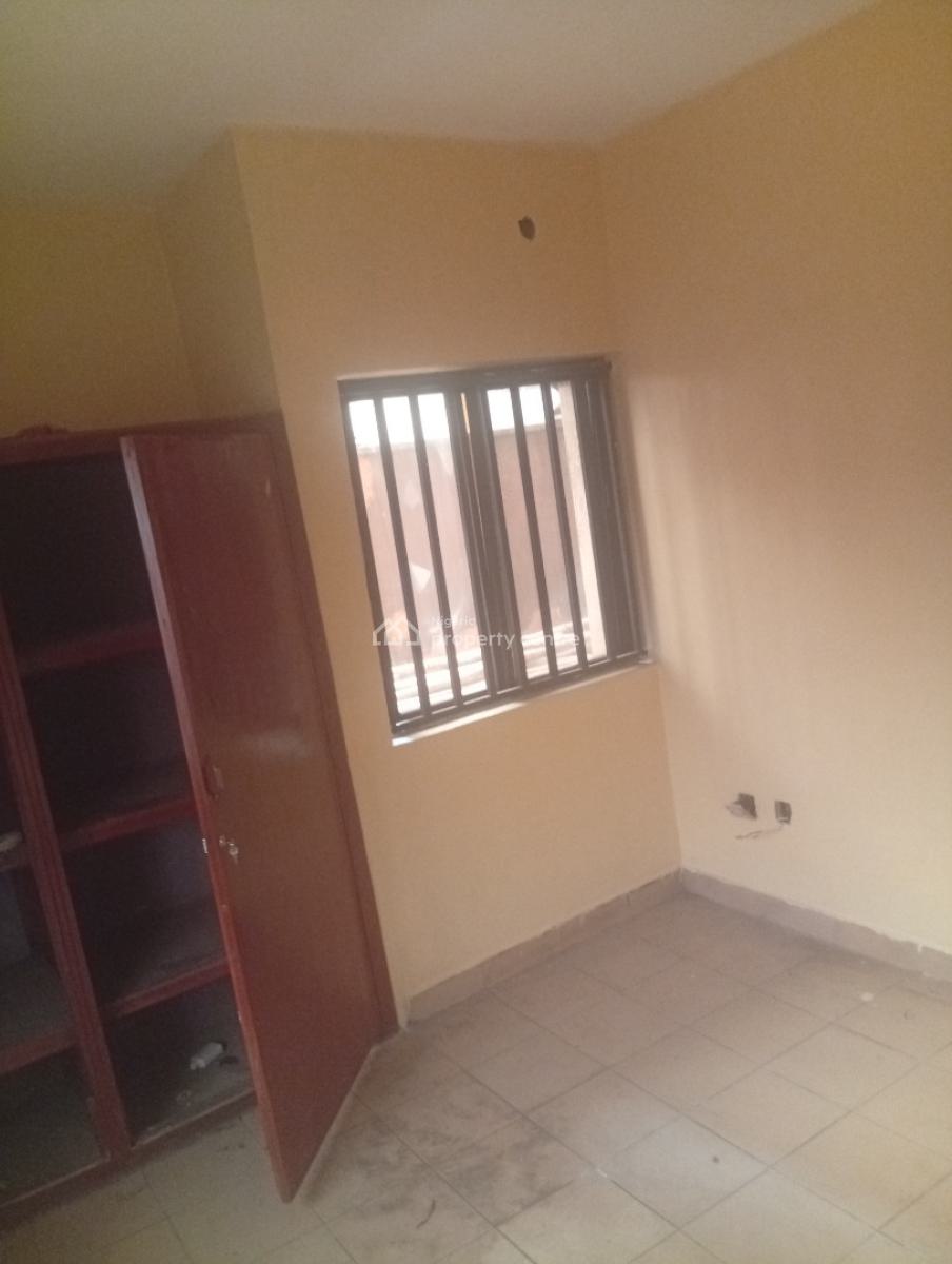 3 Bedrooms Flat with One Room Ensuite and Visitors Toilet, Off Ilaje Road, Bariga Lagos, Bariga, Shomolu, Lagos, House for Rent