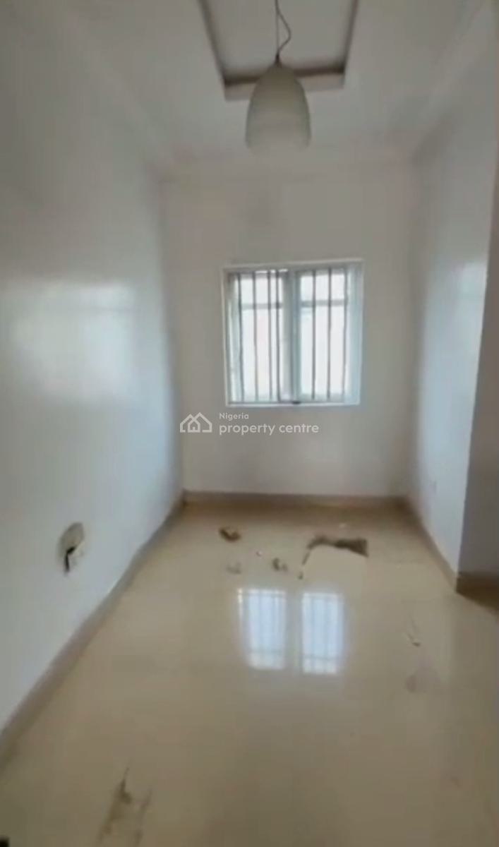 Decent Spacious 3 Bedroom Apartment, Off Randle Avenue, Surulere, Lagos, Flat / Apartment for Rent