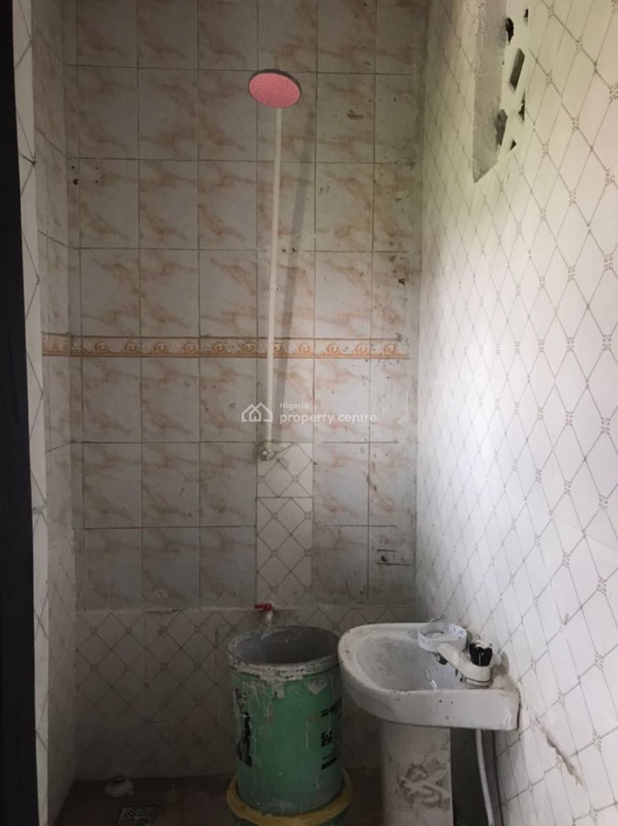 Well Maintained and Renovated 2 Bedrooms Apartment, Ajah, Lagos, Flat / Apartment for Rent