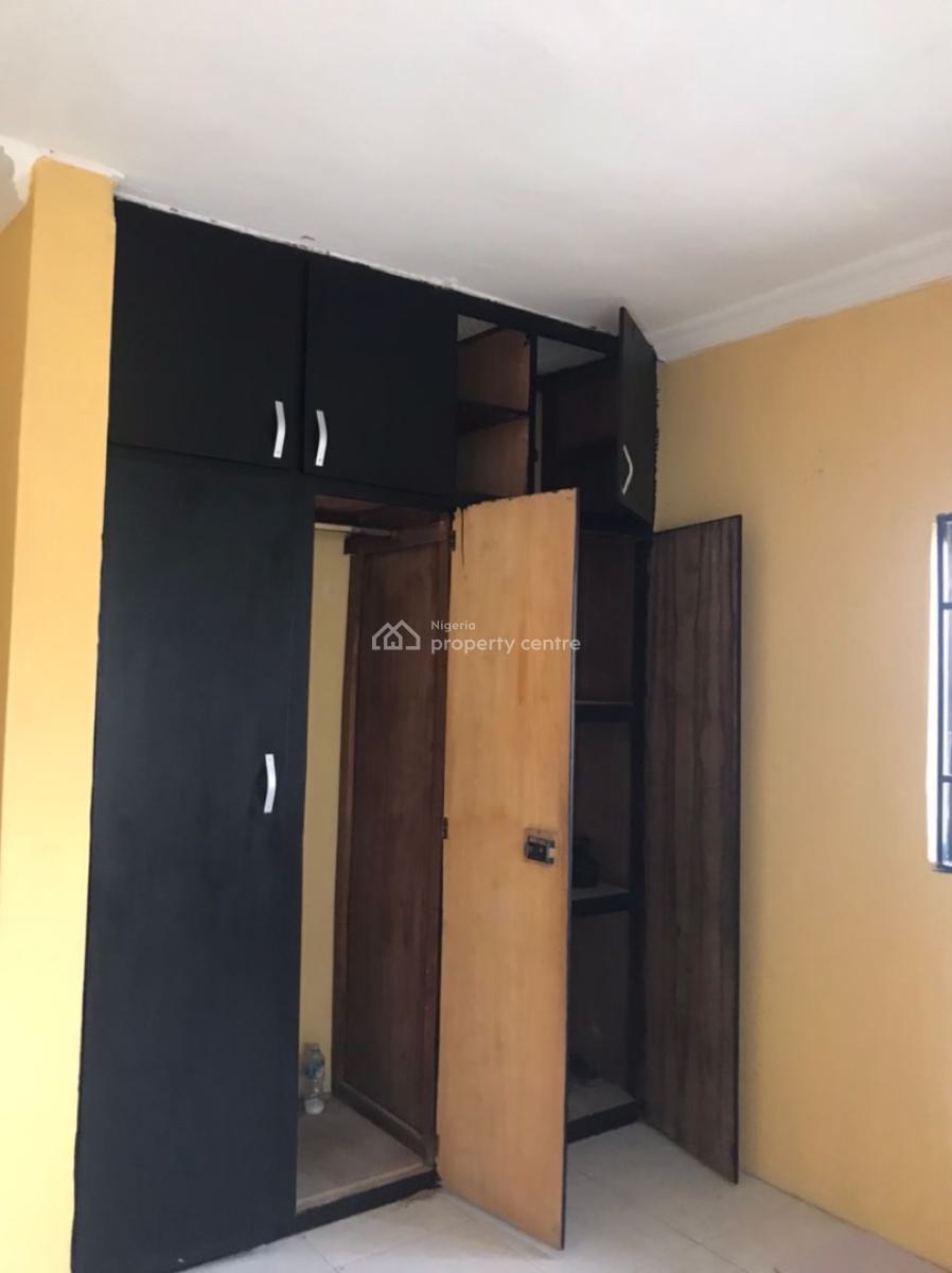 Well Maintained and Renovated 2 Bedrooms Apartment, Ajah, Lagos, Flat / Apartment for Rent