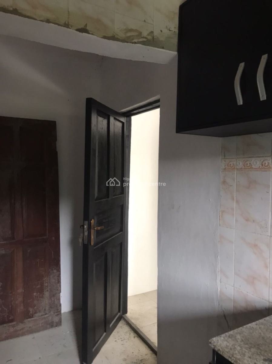 Well Maintained and Renovated 2 Bedrooms Apartment, Ajah, Lagos, Flat / Apartment for Rent