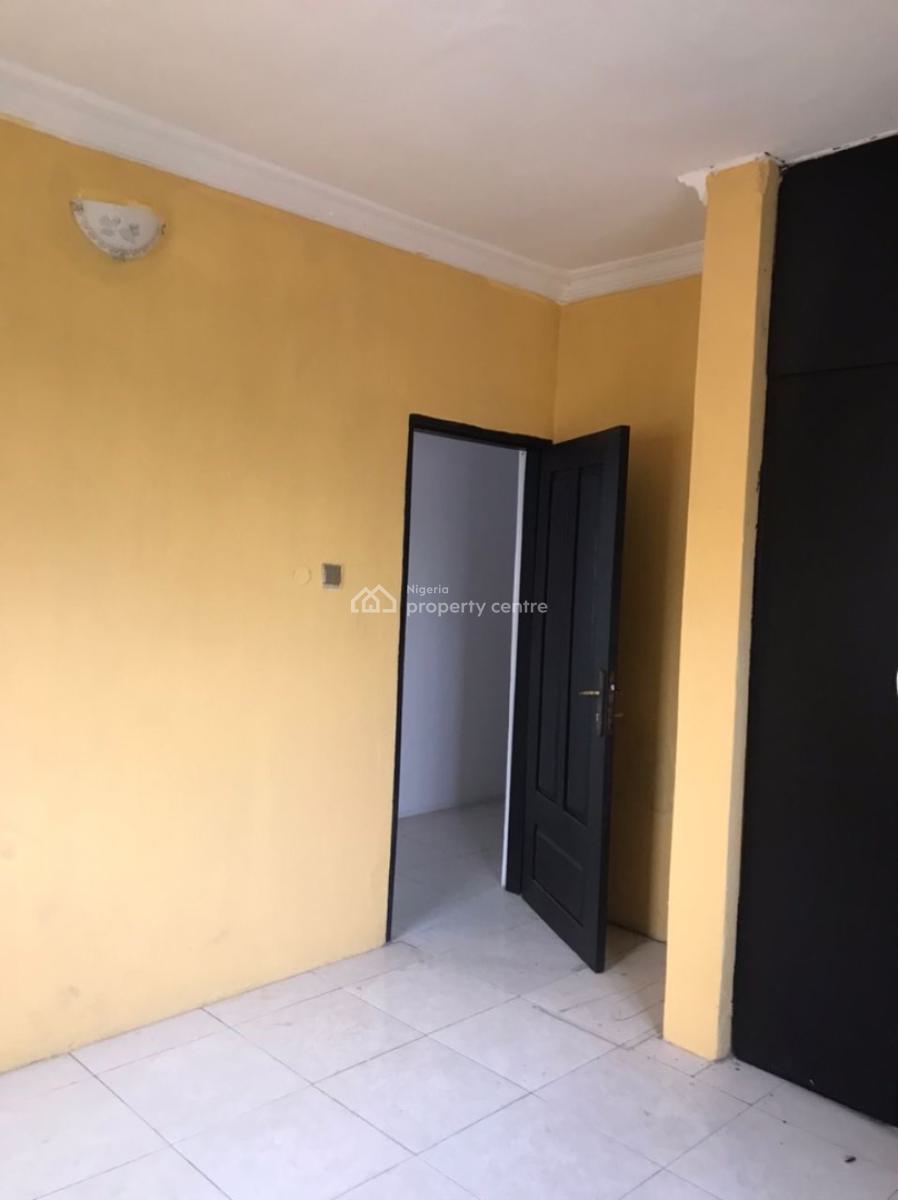 Well Maintained and Renovated 2 Bedrooms Apartment, Ajah, Lagos, Flat / Apartment for Rent