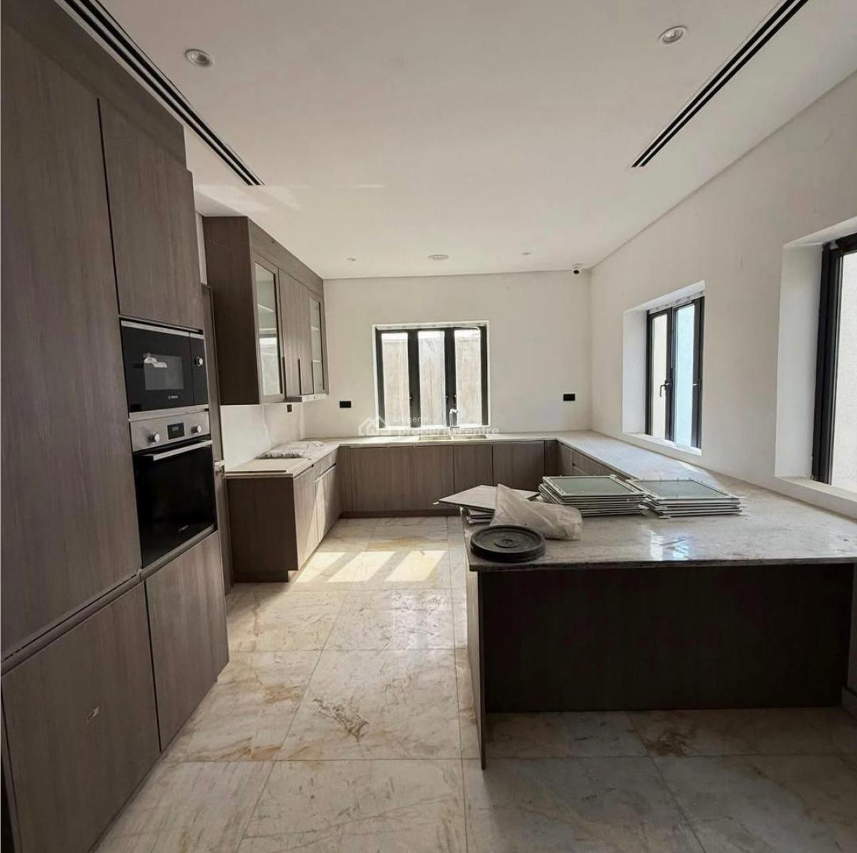 5-bedrooms Fully Detached Duplex, Presidential Villa, Asokoro District, Abuja, Detached Duplex for Sale