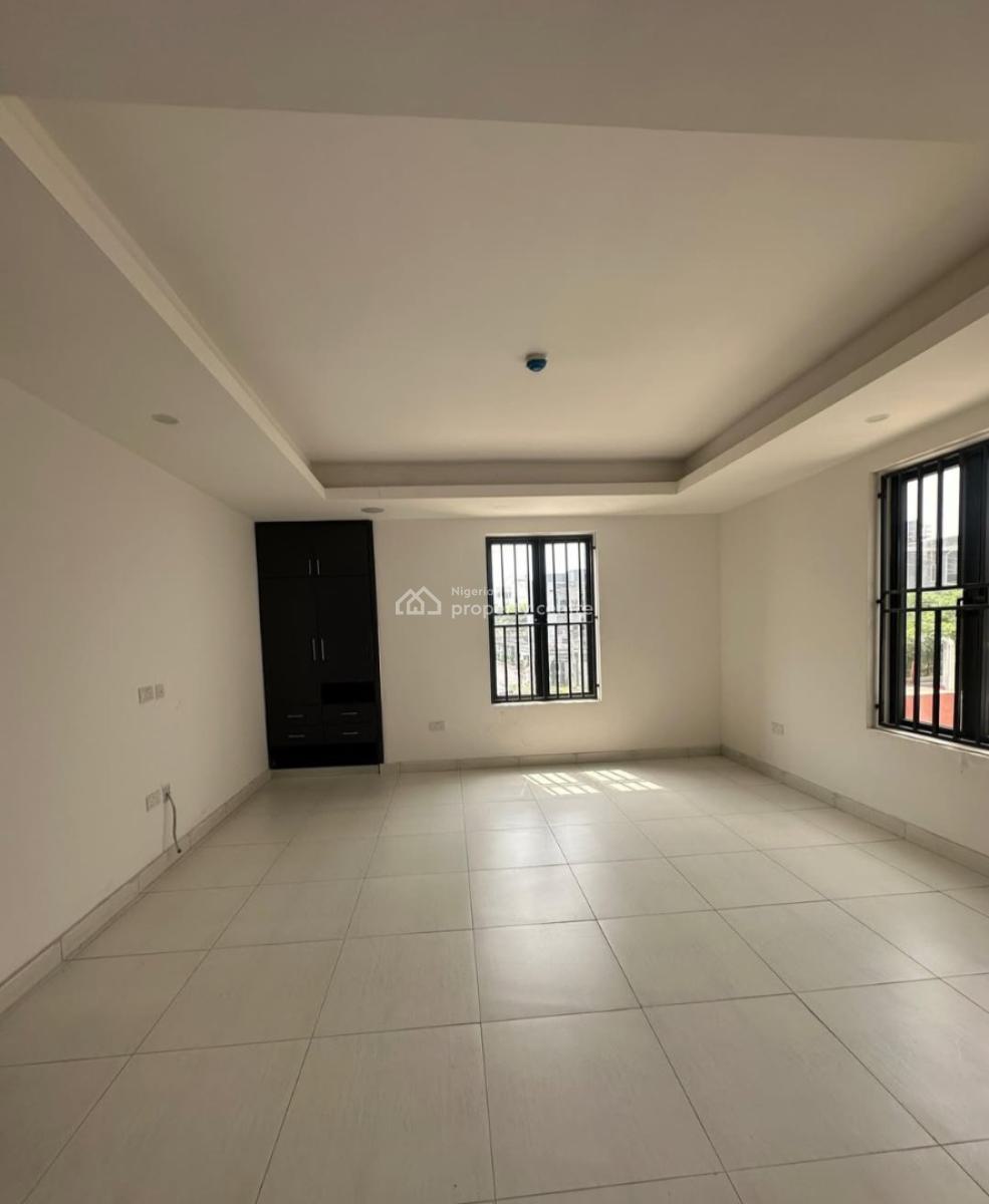 Newly Built and Serviced with 24/7 Power Supply 3 Bedroom En-suite Fla, Lekki Phase 1, Lekki, Lagos, Flat / Apartment for Rent