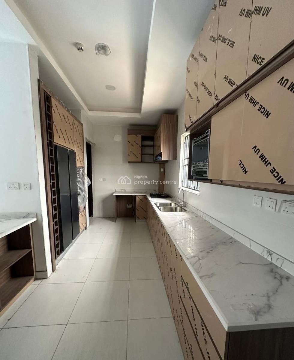 Newly Built and Serviced with 24/7 Power Supply 3 Bedroom En-suite Fla, Lekki Phase 1, Lekki, Lagos, Flat / Apartment for Rent