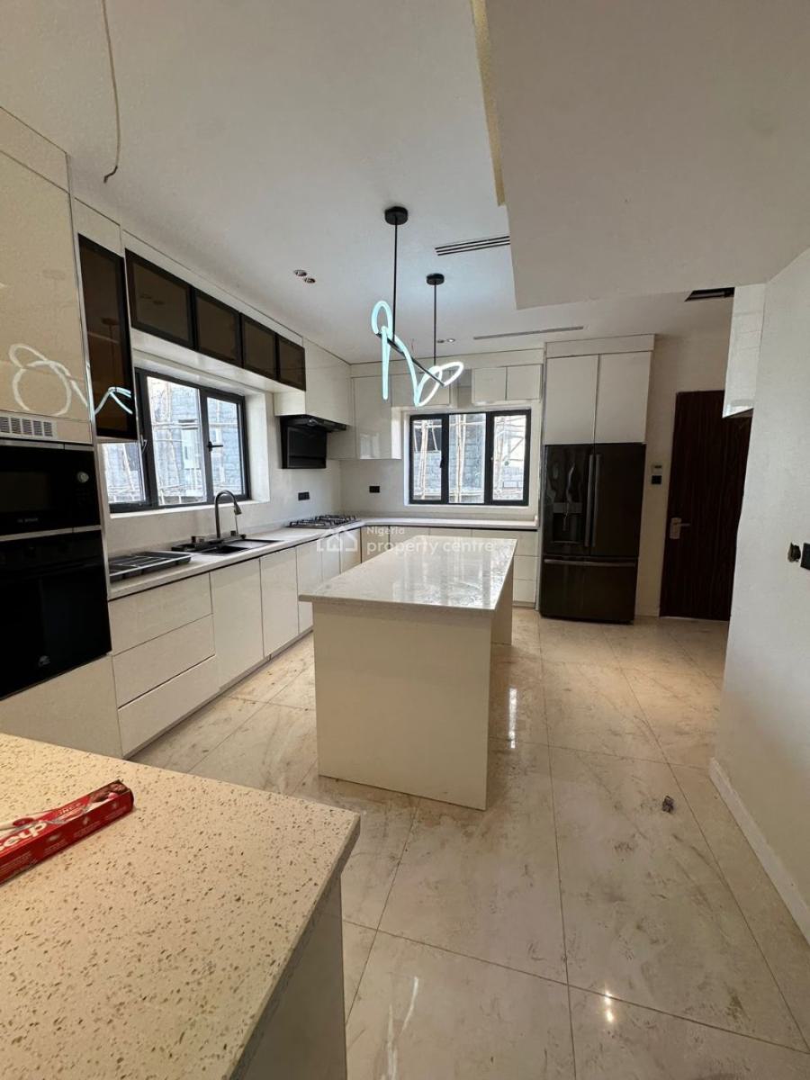 Automated 5 Beds Detached  3 Living Rooms & 2 Rooms Basement, Guzape District, Abuja, Detached Duplex for Sale