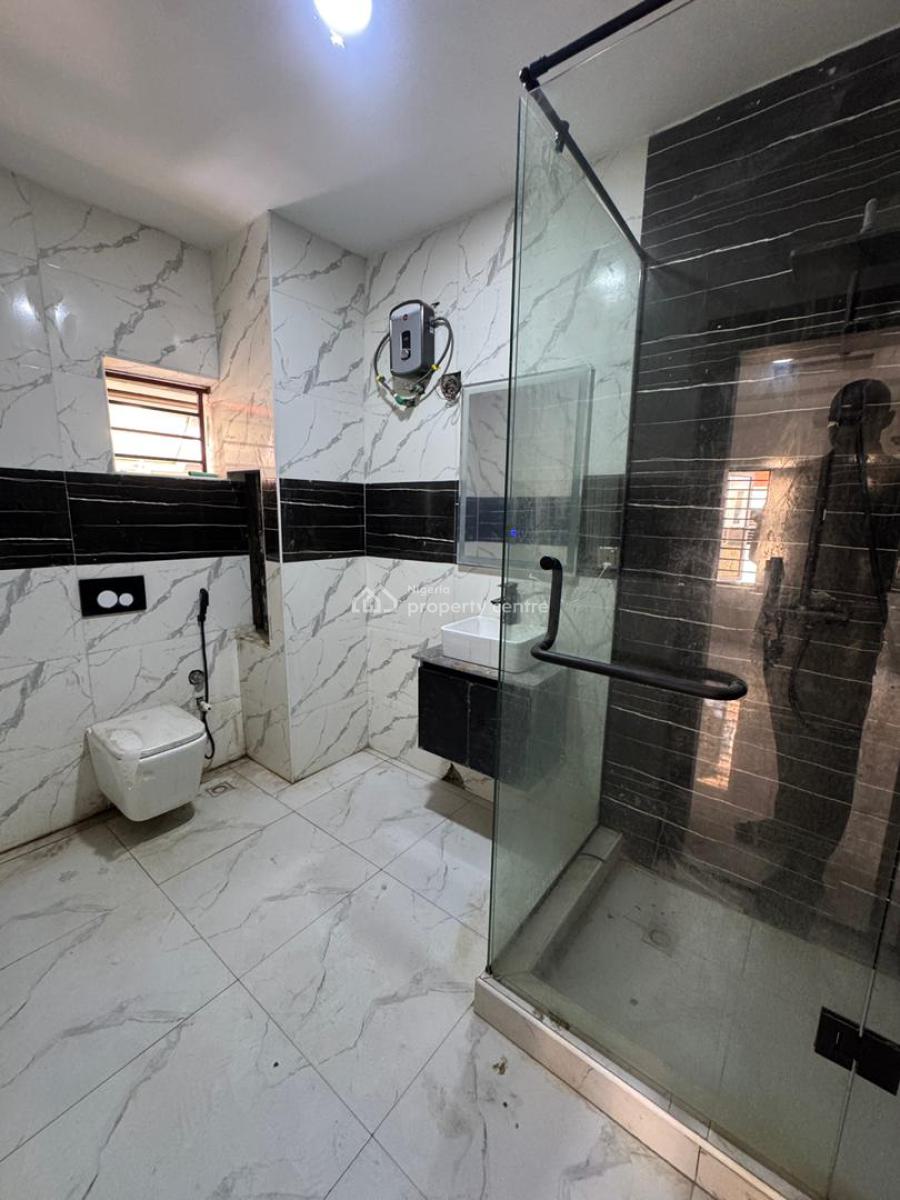 Very Spacious 2 Bedroom Apartment with Bq, Pool, Elevator, Gym, Lekki Phase 1, Lekki, Lagos, Flat / Apartment for Sale