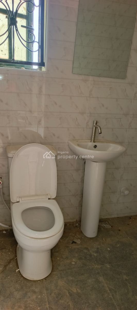 2bedroom Flat, Powerline Avenue, Magboro, Ogun, Flat / Apartment for Rent