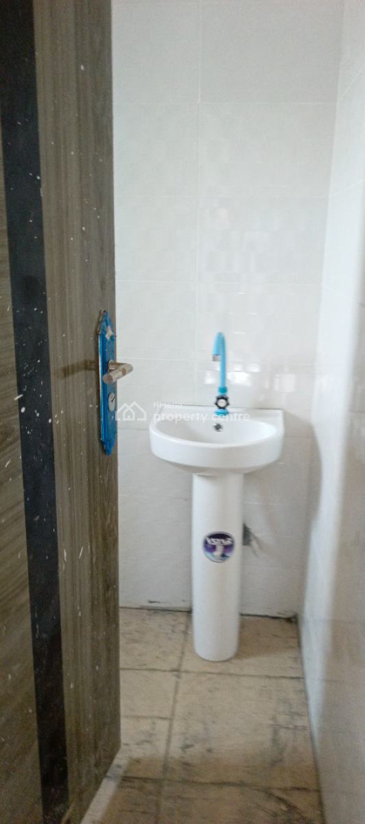 2bedroom Flat, Powerline Estate, Magboro, Ogun, Flat / Apartment for Rent