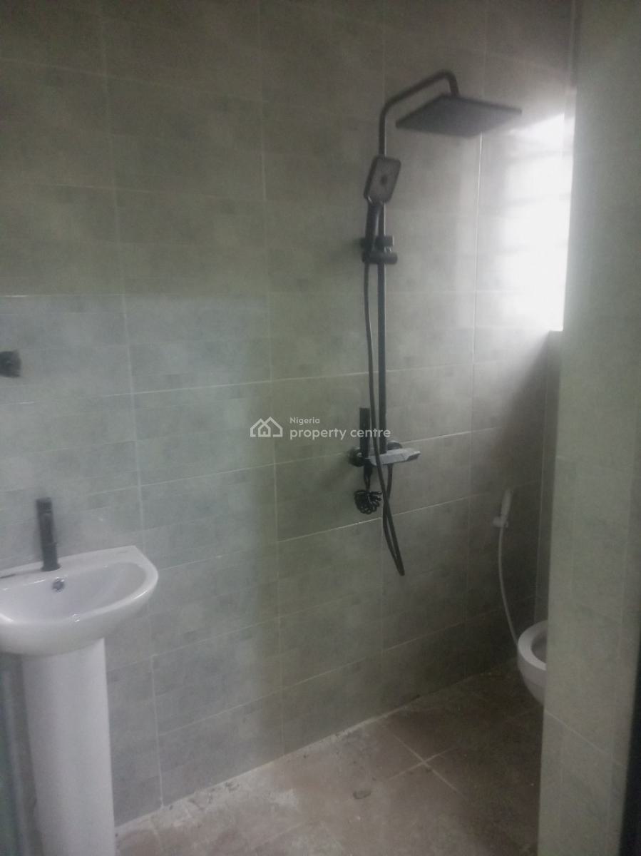 2bedrom Flat Available, 1odemo Street Victory Estate Ogombo, Ogombo, Ajah, Lagos, Flat / Apartment for Rent