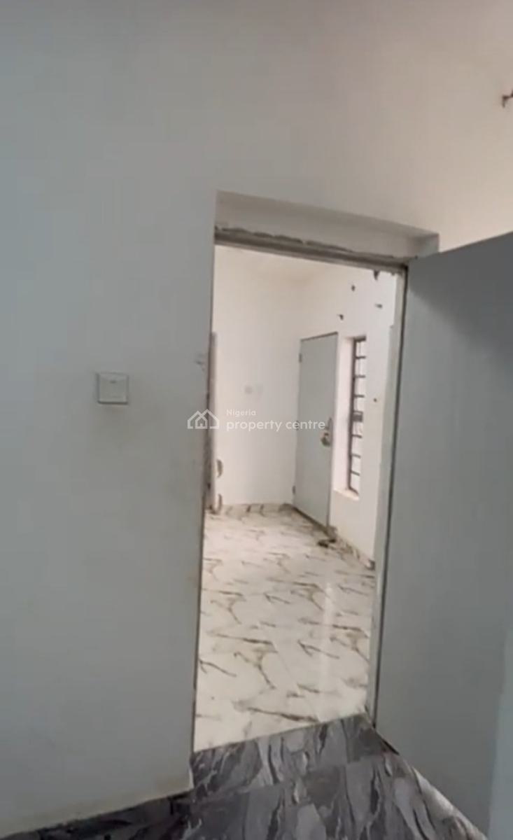 Spacious Upstairs Mini Flat { Video}, Thomas Estate, Ajah, Lagos, Mini Flat (room and Parlour) for Rent