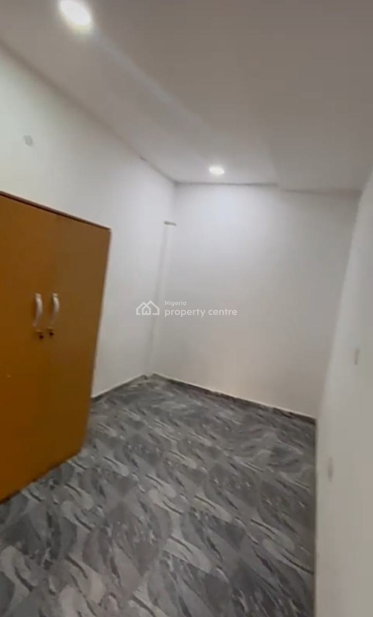 Spacious Upstairs Mini Flat { Video}, Thomas Estate, Ajah, Lagos, Mini Flat (room and Parlour) for Rent
