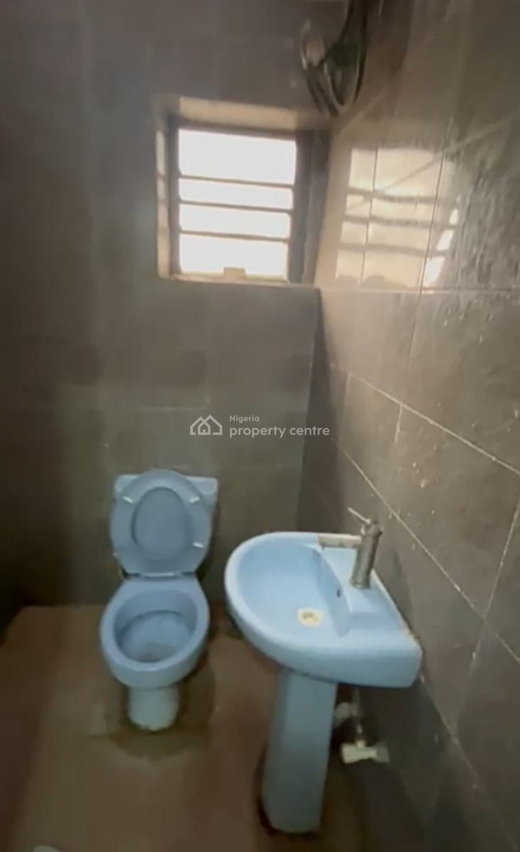 Spacious Upstairs Mini Flat { Video}, Thomas Estate, Ajah, Lagos, Mini Flat (room and Parlour) for Rent
