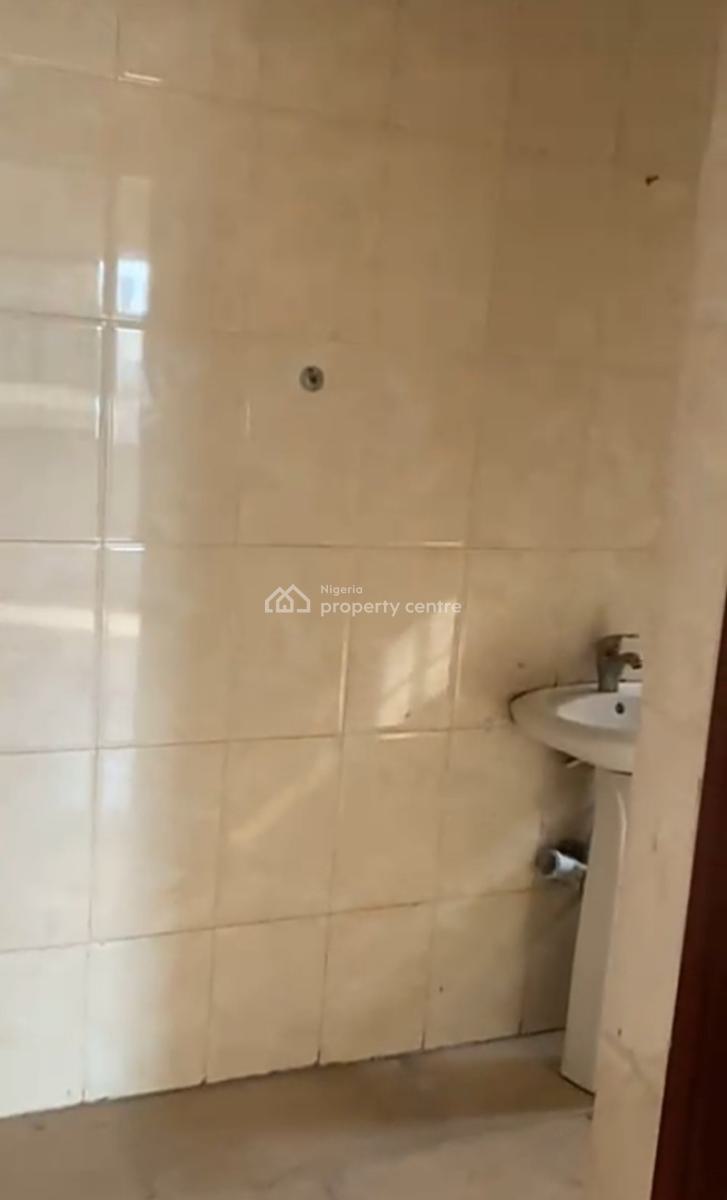 Affordable Upstairs Mini Flat in Thomas Estate{ Video}, Thomas Estate, Ajah, Lagos, Mini Flat (room and Parlour) for Rent