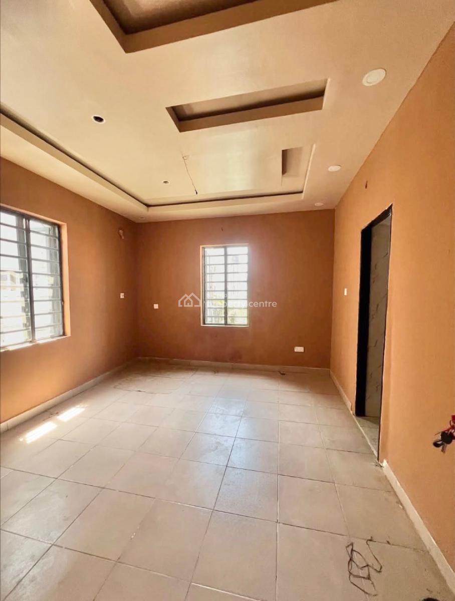 Well Maintained 3 Bedroom Apartment, Ologolo, Lekki, Lagos, Flat / Apartment for Rent