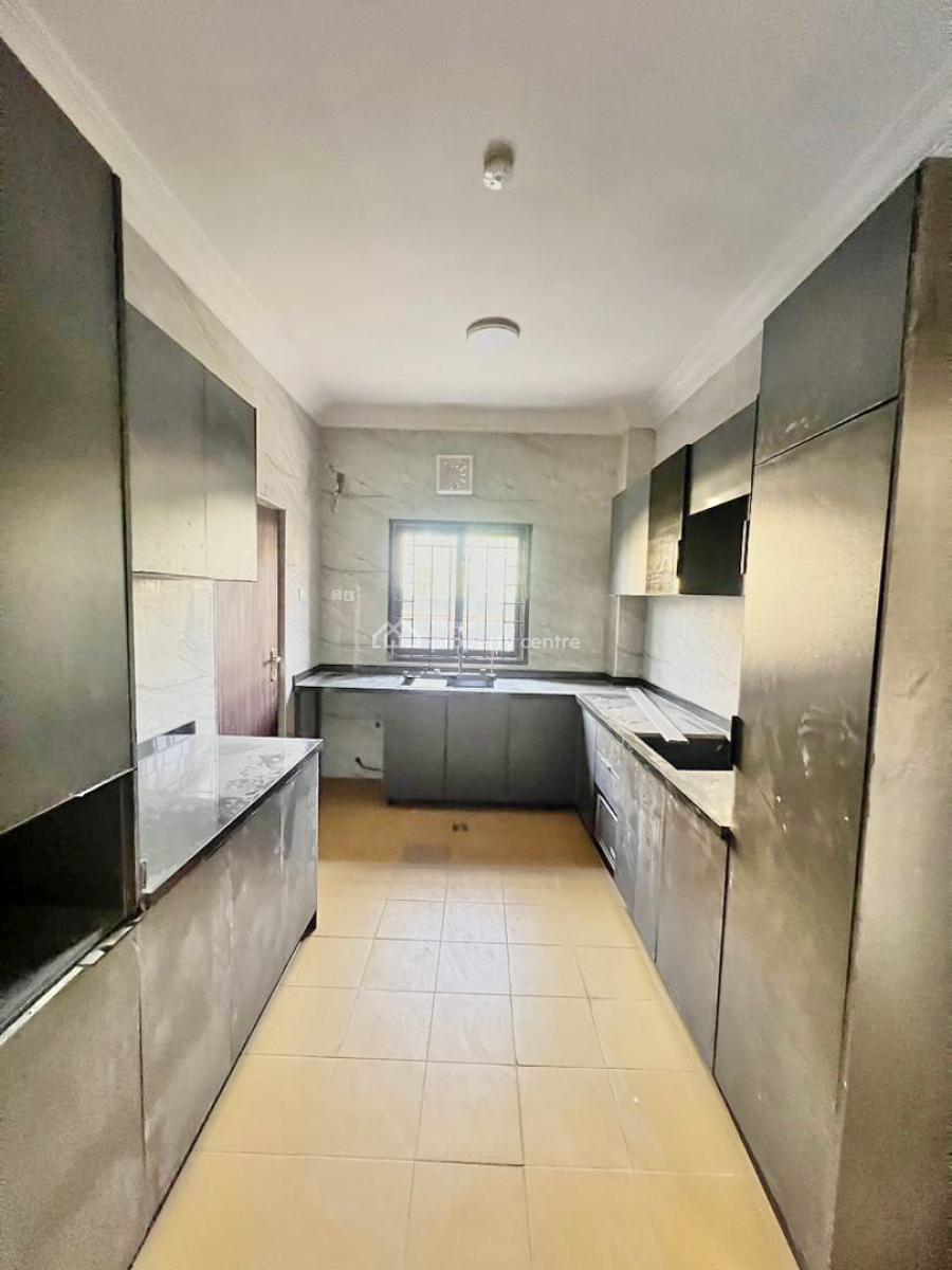 Exclusive 3 Bedroom Apartment with Bq, Lekki Phase 1, Lekki, Lagos, Flat / Apartment for Rent