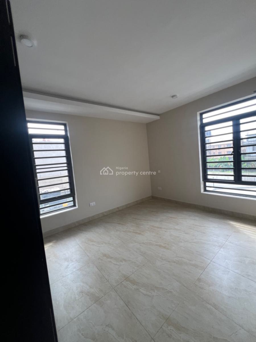 Exclusive 3 Bedroom Apartment, Lekki Phase 1, Lekki, Lagos, Flat / Apartment for Sale