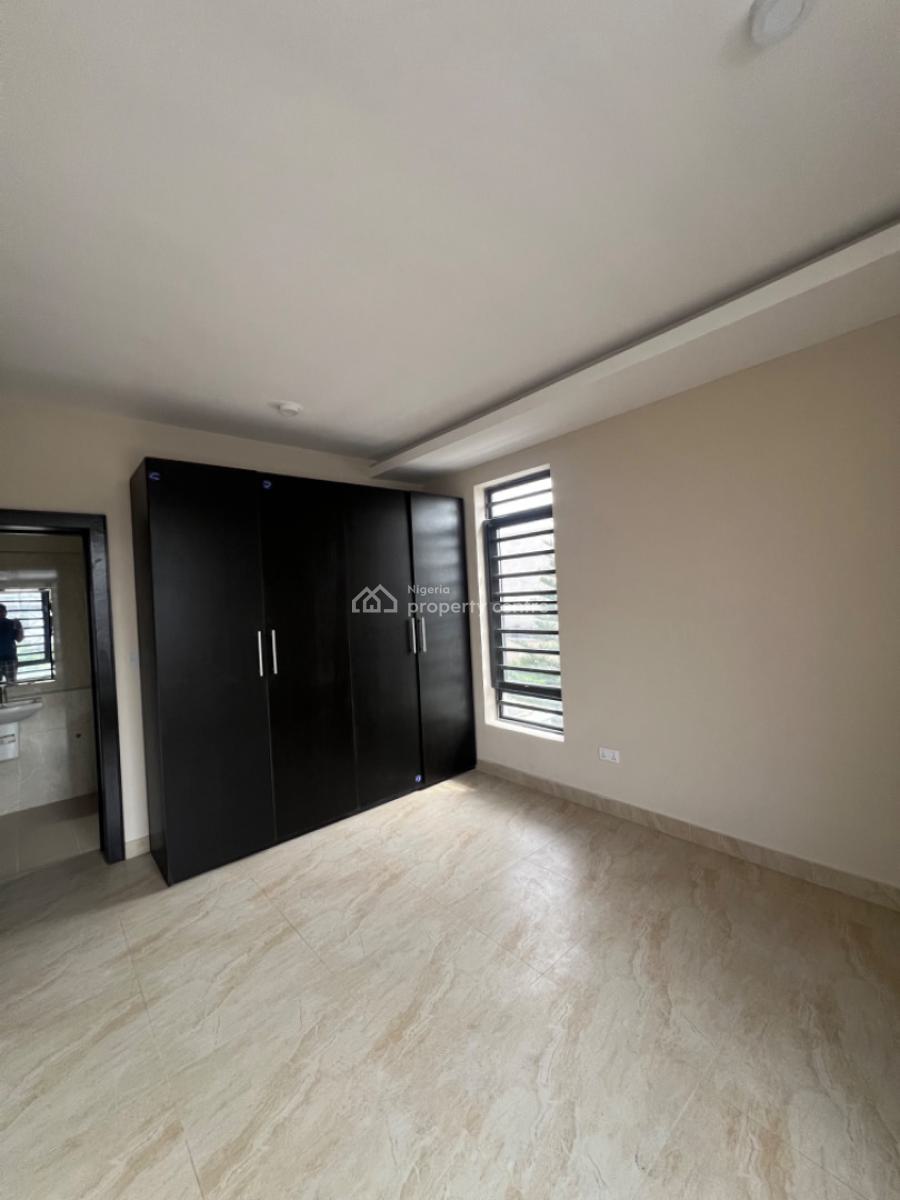 Exclusive 3 Bedroom Apartment, Lekki Phase 1, Lekki, Lagos, Flat / Apartment for Sale